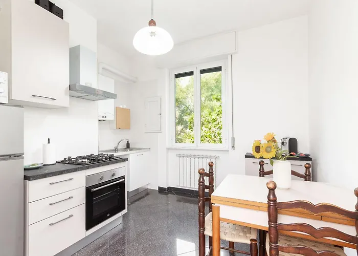 Cozy Apartment, 400m From Beaches And Sea Gênes